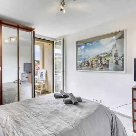 3 With Sea View Terraces In Peace Апартаменты *